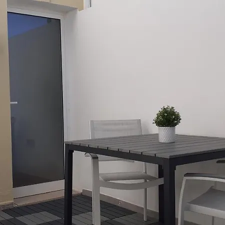 Lovely New House - Guests Apartmán *